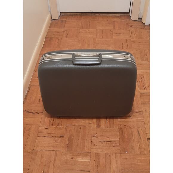 Samsonite Handbags - Samsonite Gray Silhouette 20” Hard Shell Suitcase NO KEYS Vtg Rare Travel Cruise